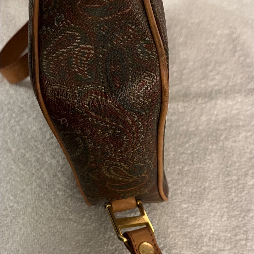 Elegant Brown Paisley Crossbody Bag - Picture 3 of 9